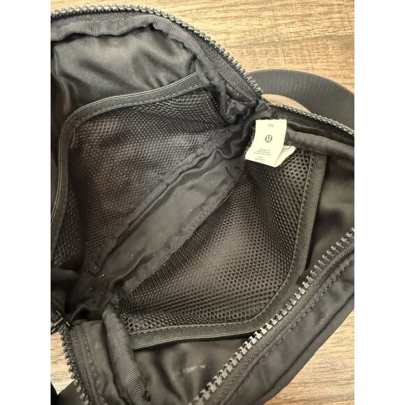 Lululemon Black Belt Bag - Picture 4 of 4